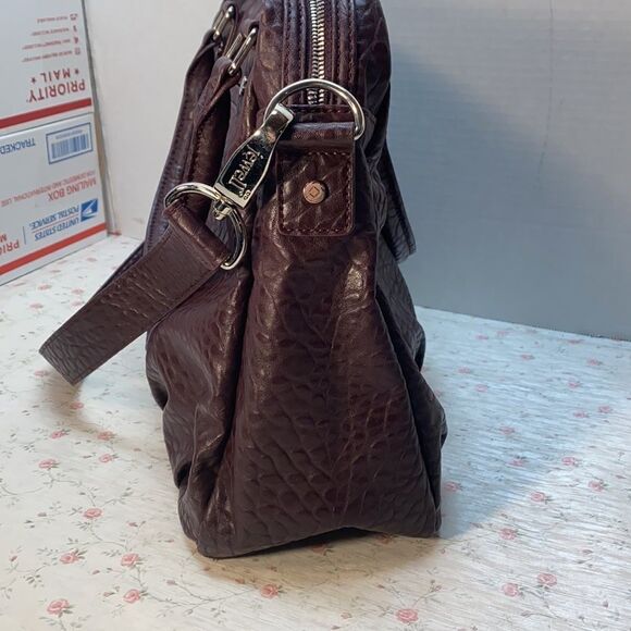 Jewel by Thirtyone Pebbled chocolate Handbag - Picture 3 of 9